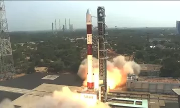 इसरो ने सिंगापुर के दो सैटेलाइट की कामयाब लांचिंग की, धरती की निचली कक्षा में दोनों उपग्रह स्थापित, इस मिशन के साथ पीओईएम भी भेजा गया