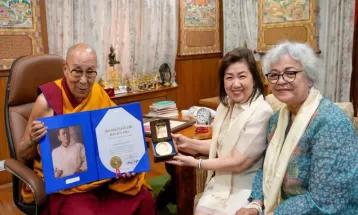 दलाई लामा को मिला पहला अंतरराष्ट्रींय पुरस्कार, 64 साल बाद लिया रेमन मैग्सेसे अवॉर्ड, 1959 में ही हो गई थी घोषणा