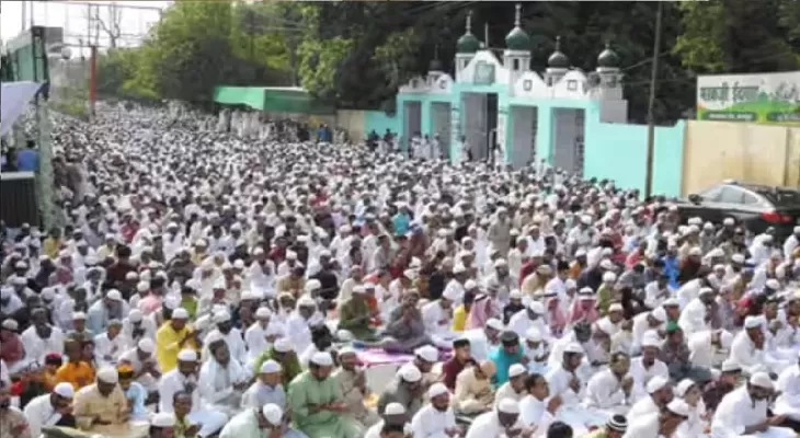 ईद पर सड़क पर नमाज अदा करने पर करीब 1700 लोगों पर एफआईआर, मुस्लिम पर्सनल बोला- संप्रदाय विशेष को टारगेट किया जा रहा