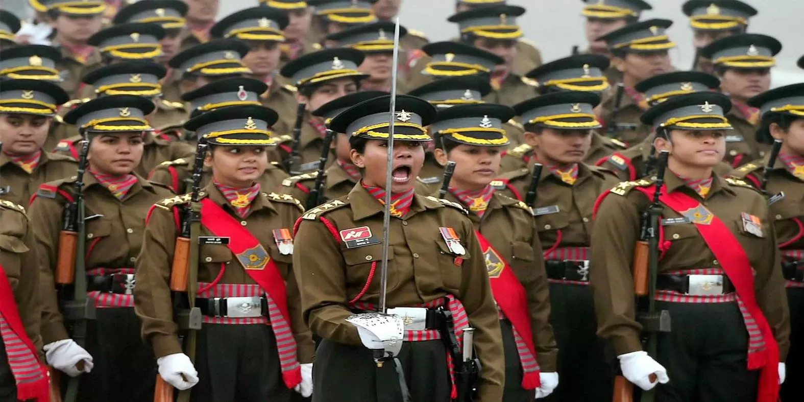 अगले साल की गणतंत्र दिवस परेड की कमान संभालेंगी महिलाएं, बैंड से झांकियों तक दिखेगी नारी शक्ति, रक्षा मंत्रालय ने लिखी चिट्‌ठी
