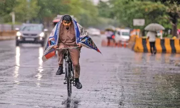 दिल्ली-एनसीआर और मध्य प्रदेश में तेज हवाओं के साथ बारिश होने से मौसम खुशनुमा; अगले कुछ घंटों में राजस्थान समेत 5 राज्यों में बरसेगा पानी