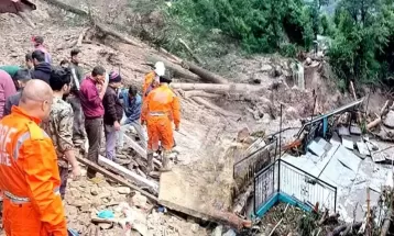 शिमला-पौड़ी में लैंडस्लाइड, पांच की मौत, 25 से ज्यादा लोग मलबे में दबे; पांच लापता, बादल फटने से एक ही परिवार के सात लोगों की जान गई