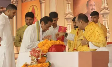 पंडित प्रदीप मिश्रा ने कमलनाथ की जमकर तारीफ की, बोले- मंदिर बनवाकर पावन काम किया, जिसे भोलेनाथ चुनते है वह सत्संग में बैठता है