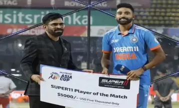 एशिया कप लेकर भारत लौटी टीम इंडिया, मुंबई के कलीना एयरपोर्ट पर उतरे खिलाड़ी; मोहम्मद सिराज ने इनामी राशि ग्राउंड स्टाफ टीम को डोनेट की