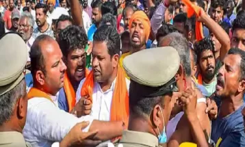 बेंगलूरु में झंडे को लेकर विवाद, बीजेपी और जेडीएस ने किया प्रदर्शन