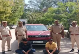 एक्सयूवी में अफीम का दूध ले जा रहे दो आरोपी गिरफ्तार, 5 लाख रुपये का दूध जब्त