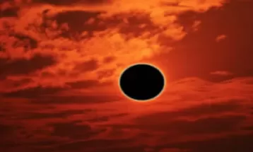 र्य ग्रहण से पहले अचानक सूरज में हुआ ये बदलाव, पूरी दुनिया के वैज्ञानिक हैरान